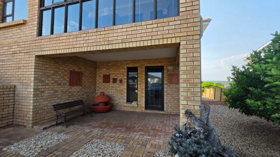 4 Bedroom Property for Sale in Stilbaai Wes Western Cape